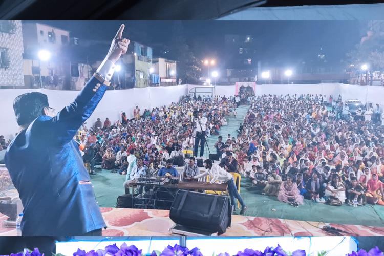 On January 13 and 14, 2024, thousands gathered for Grace Ministry's two-day prayer meeting at Sion on the Mumbai grounds. The two-day prayer assembly drew attendees from around Mumbai. This is a detailed report of the Day 2 prayer meeting conducted in Koliwada, Dharavi.